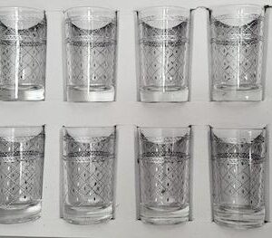 Ensemble de verres élégants avec motifs argentés