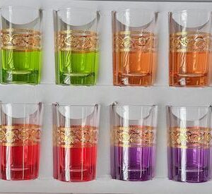 Verres multicolores vibrants avec accents dorés